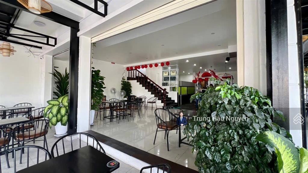 Biệt thự góc 2 mặt tiền trần quang khải  nguyễn thị minh khai. lộ 50m lề 10m, 8x22m, 2 tầng, shr