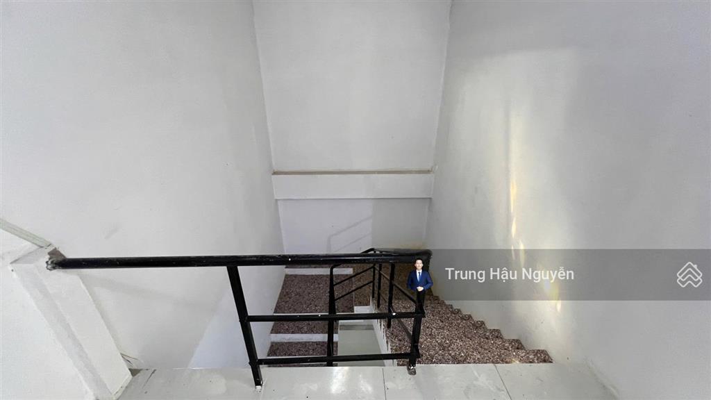 Cho thuê nhà mtđ 3 tháng 2 kế vòng xoay trung tâm phú cường, lộ 22m, 5x22m, 3 tầng, 4pn 3wc, hđ dài