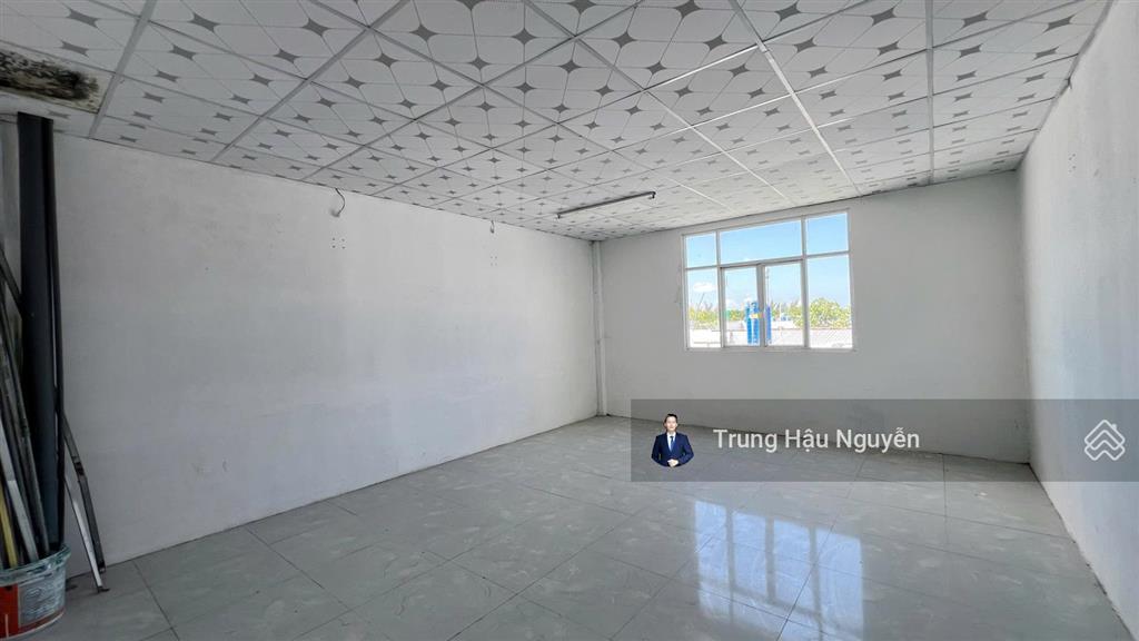 Cho thuê nhà mtđ 3 tháng 2 kế vòng xoay trung tâm phú cường, lộ 22m, 5x22m, 3 tầng, 4pn 3wc, hđ dài
