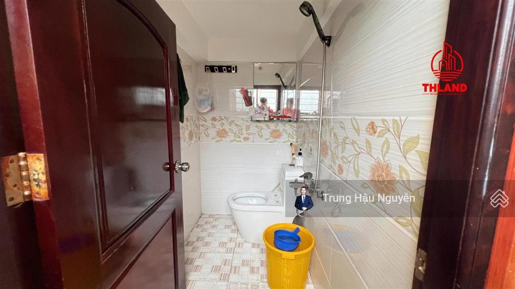 Nhà huỳnh thúc kháng ngay chợ 30/4 rạch giá, điểm kinh doanh sầm uất. lộ 19m, dt 4.5x8m, 3 tầng shr