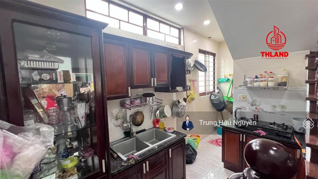 Nhà huỳnh thúc kháng ngay chợ 30/4 rạch giá, điểm kinh doanh sầm uất. lộ 19m, dt 4.5x8m, 3 tầng shr