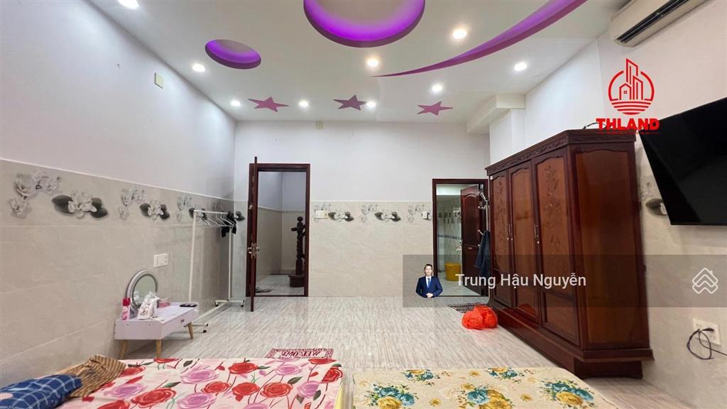 Nhà huỳnh thúc kháng ngay chợ 30/4 rạch giá, điểm kinh doanh sầm uất. lộ 19m, dt 4.5x8m, 3 tầng shr