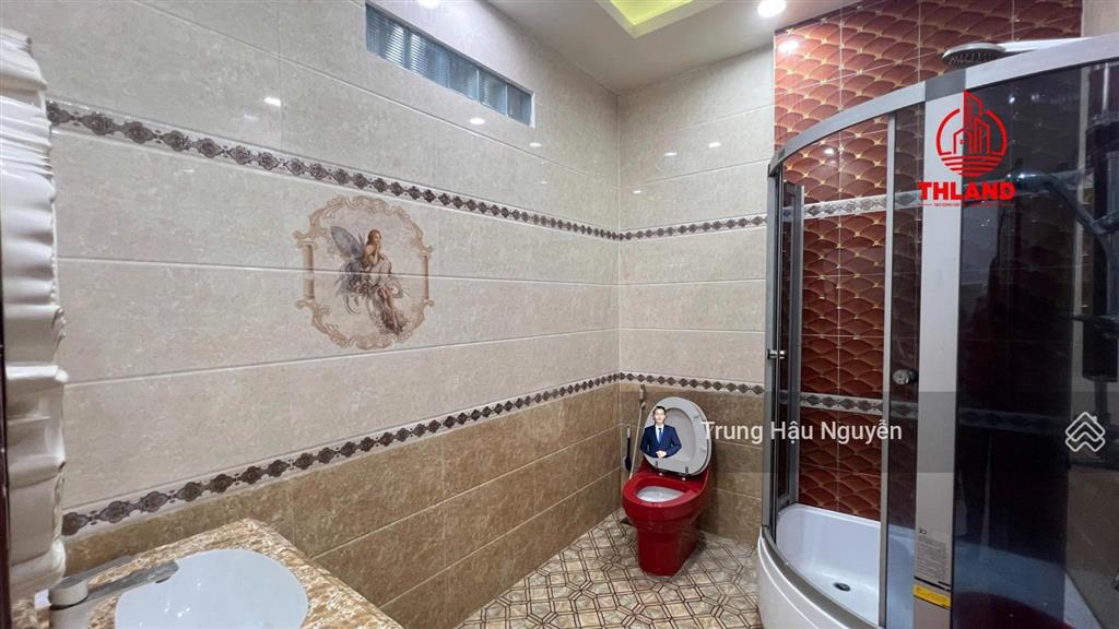Nhà huỳnh thúc kháng ngay chợ 30/4 rạch giá, điểm kinh doanh sầm uất. lộ 19m, dt 4.5x8m, 3 tầng shr