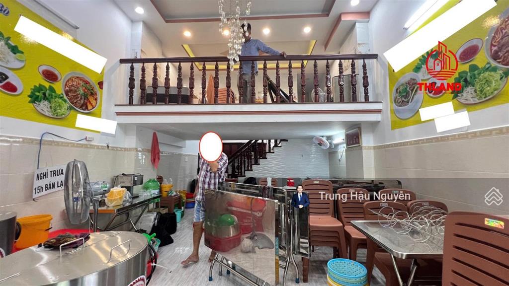 Nhà huỳnh thúc kháng ngay chợ 30/4 rạch giá, điểm kinh doanh sầm uất. lộ 19m, dt 4.5x8m, 3 tầng shr
