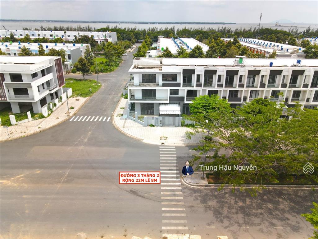Nhà góc 2 mặt tiền đường 3 tháng 2  đối diện 2 trường học phú cường. lộ 22m lề 8m, 3 tầng, 13x24m