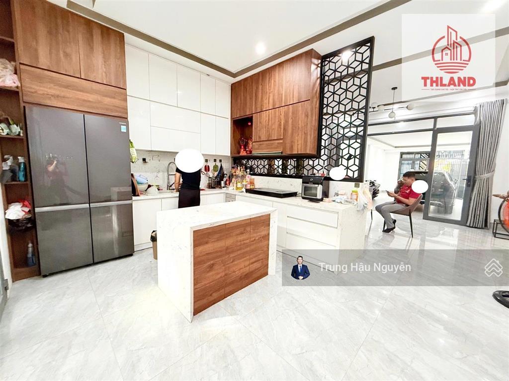 Nhà văn cao gần trường chuyên huỳnh mẫn đạt. lộ 4m lề 2m, 10x20m, 2 tầng, 3 phòng ngủ 3 wc, shr