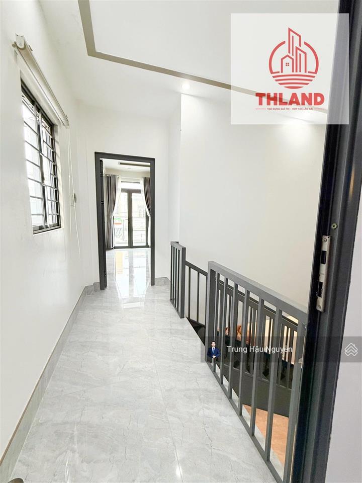 Nhà văn cao gần trường chuyên huỳnh mẫn đạt. lộ 4m lề 2m, 10x20m, 2 tầng, 3 phòng ngủ 3 wc, shr