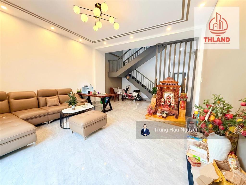 Nhà văn cao gần trường chuyên huỳnh mẫn đạt. lộ 4m lề 2m, 10x20m, 2 tầng, 3 phòng ngủ 3 wc, shr