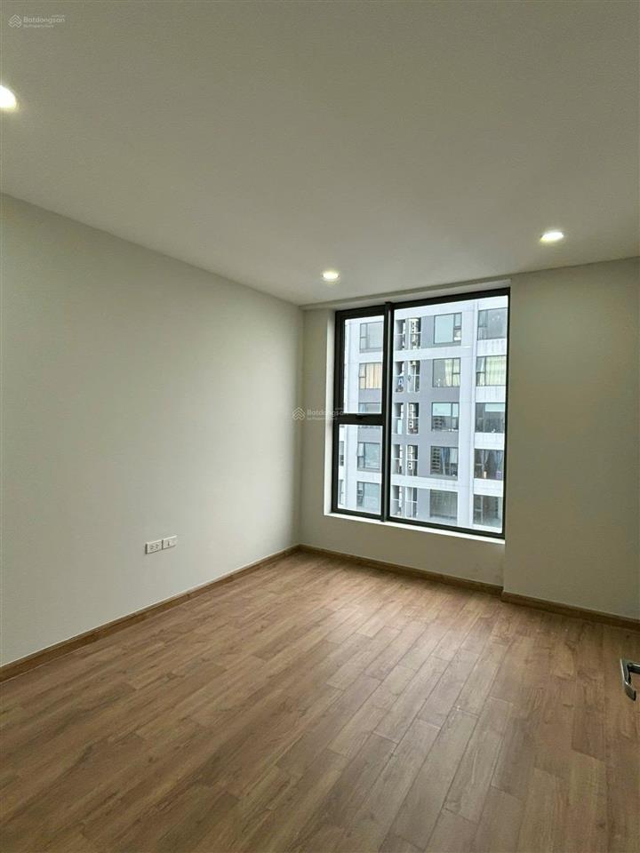 Chính chủ bán căn 93.15m2, 3 phòng ngủ, tầng cao, cam kết ra sổ  chung cư rose town, 79 ngọc hồi