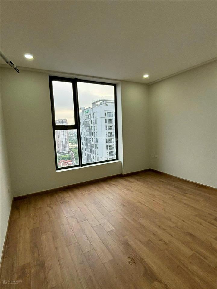 Chính chủ bán căn 93.15m2, 3 phòng ngủ, tầng cao, cam kết ra sổ  chung cư rose town, 79 ngọc hồi