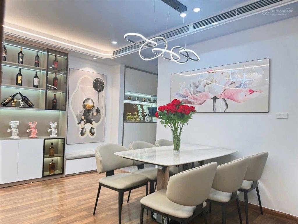 Chính chủ bán căn 2, 3 ngủ chung cư rose town, 79 ngọc hồi