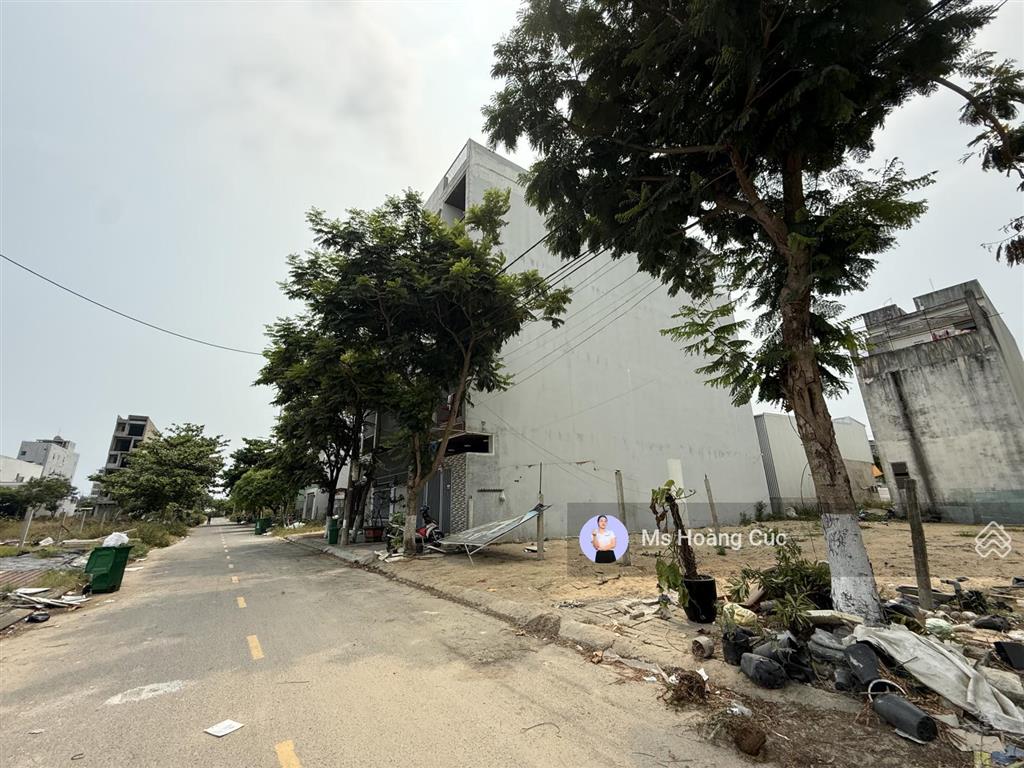 Biển sơn thuỷ  đối diện công viên  đối lưng trục chính 34m. giá 7,5 tỷ/100m2. được xây 7 tầng.