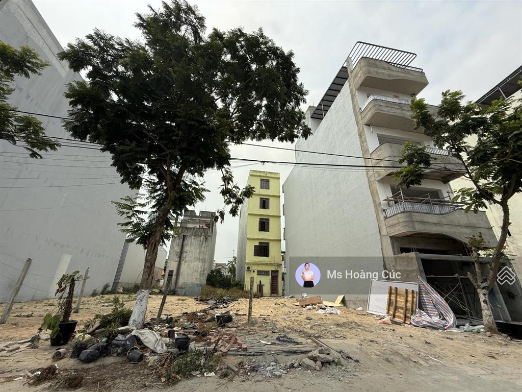 Biển sơn thuỷ  đối diện công viên  đối lưng trục chính 34m. giá 7,5 tỷ/100m2. được xây 7 tầng.