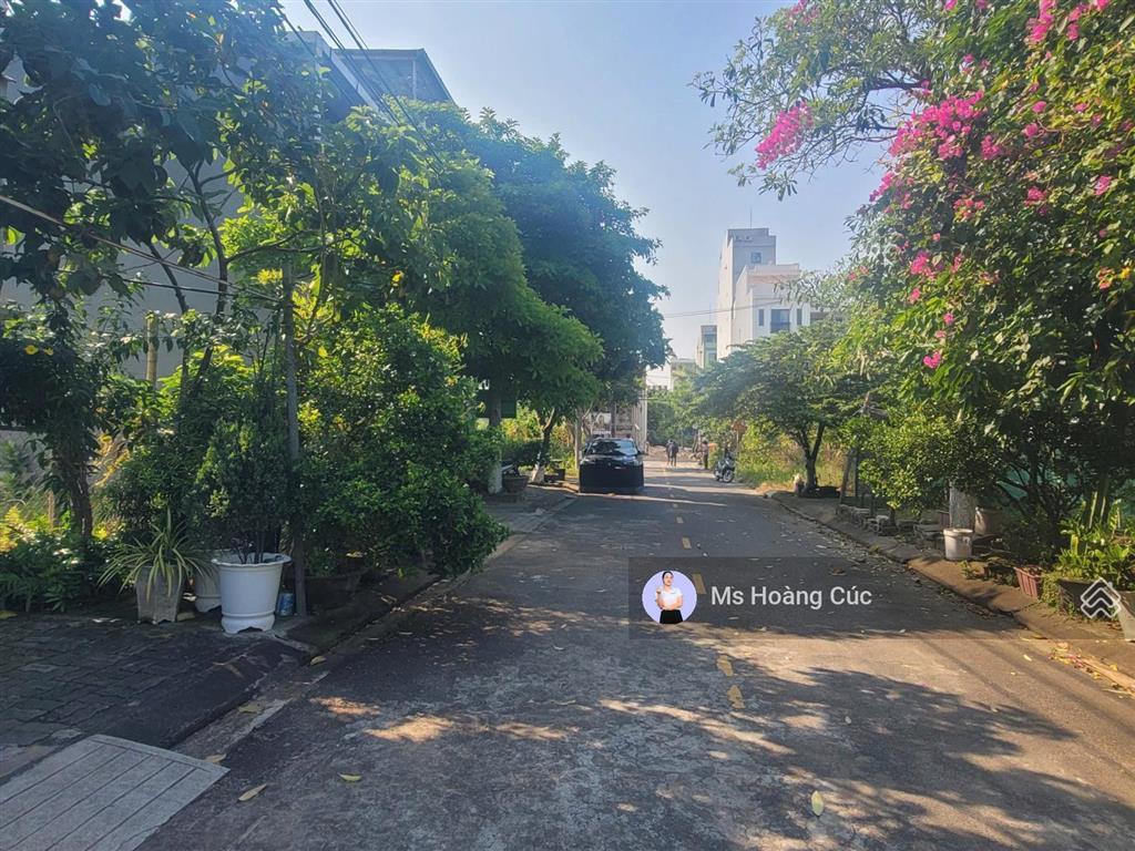 Biển sơn thuỷ  đối diện công viên  đối lưng trục chính 34m. giá 7,5 tỷ/100m2. được xây 7 tầng.