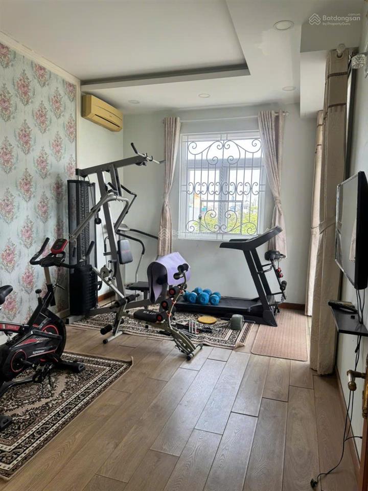 Cho thuê bt trệt 2 lầu  sàn trống suốt 300m²