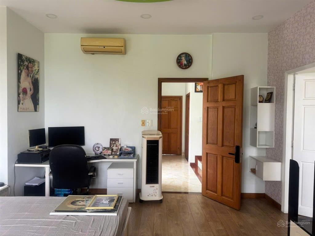 Cho thuê bt trệt 2 lầu  sàn trống suốt 300m²