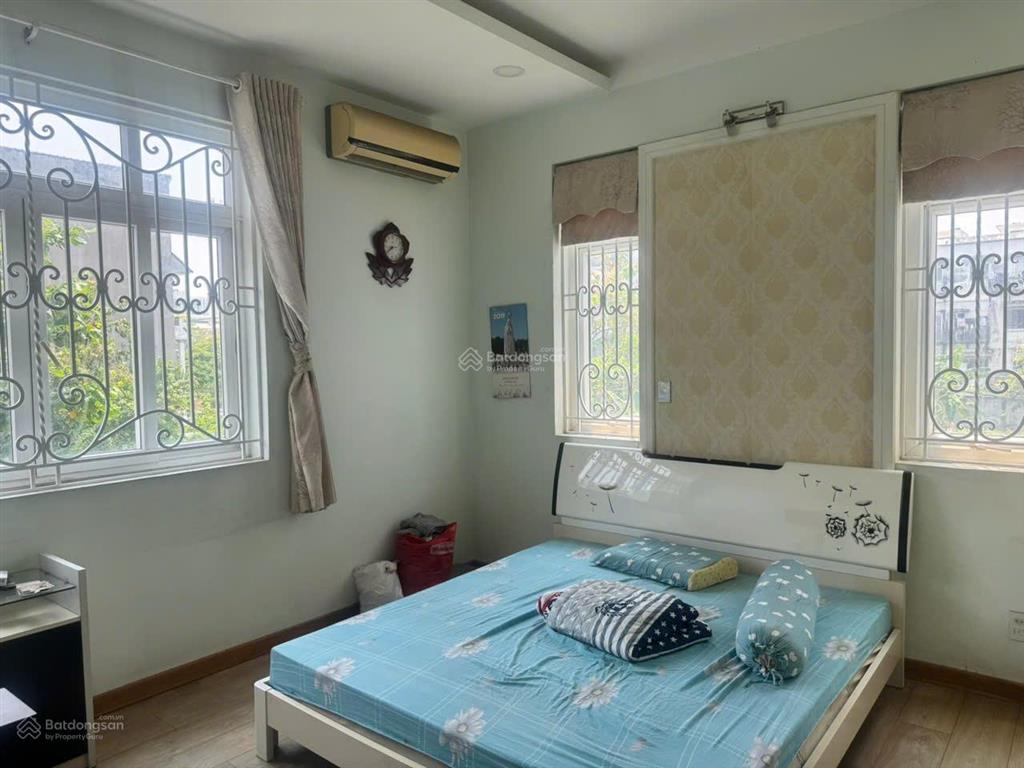 Cho thuê bt trệt 2 lầu  sàn trống suốt 300m²