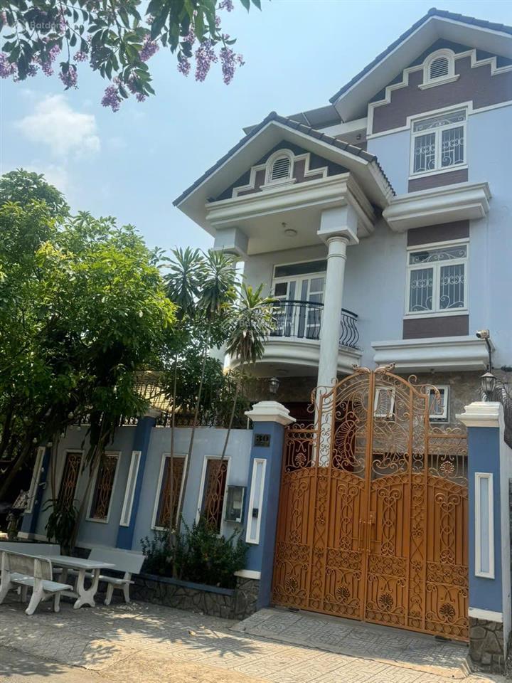 Cho thuê bt trệt 2 lầu  sàn trống suốt 300m²