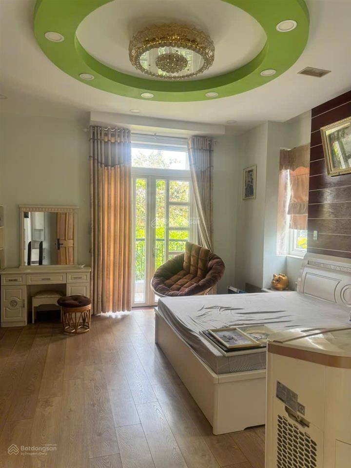 Cho thuê bt trệt 2 lầu  sàn trống suốt 300m²