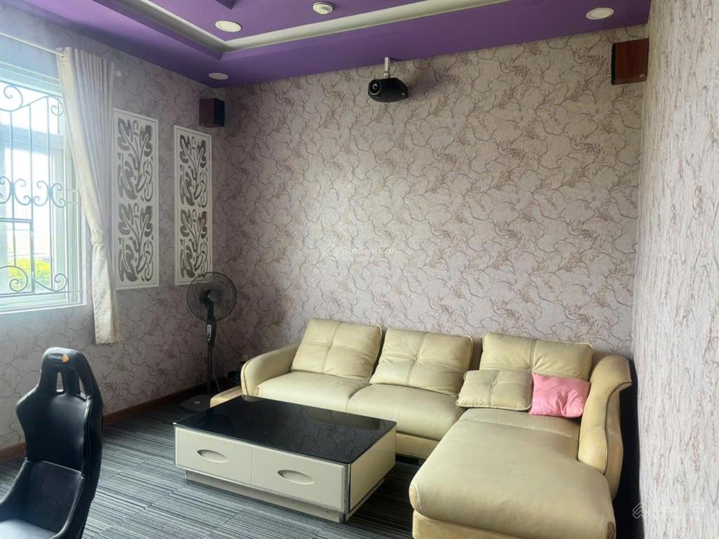 Cho thuê bt trệt 2 lầu  sàn trống suốt 300m²