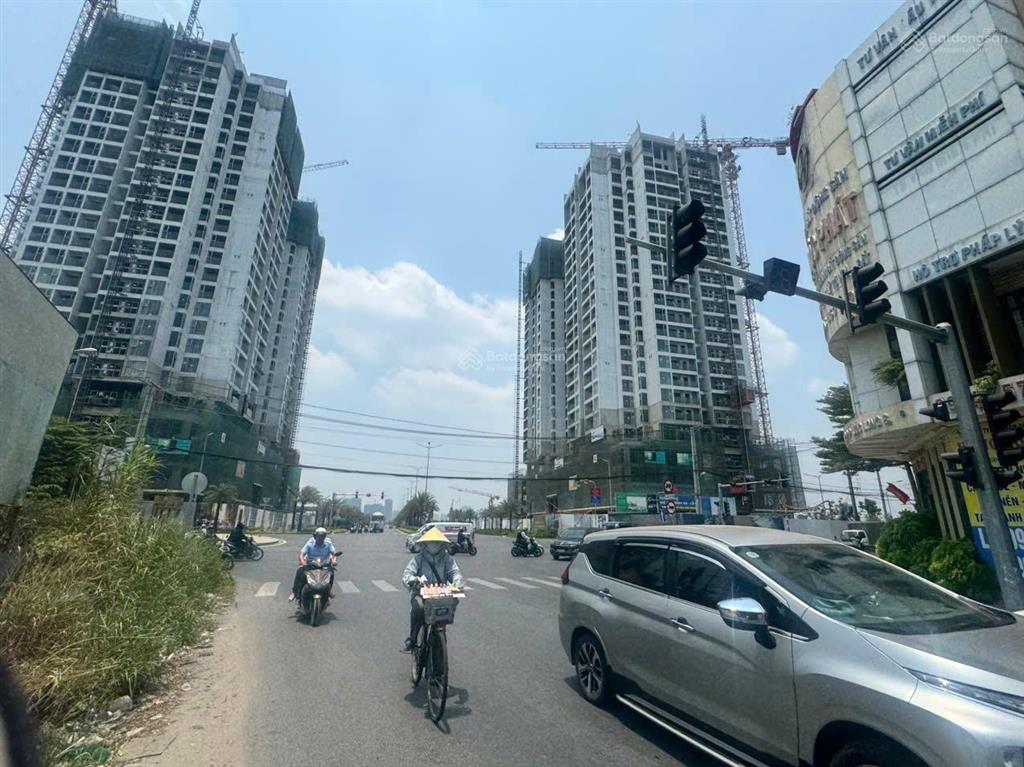 Cho thuê bt trệt 2 lầu  sàn trống suốt 300m²