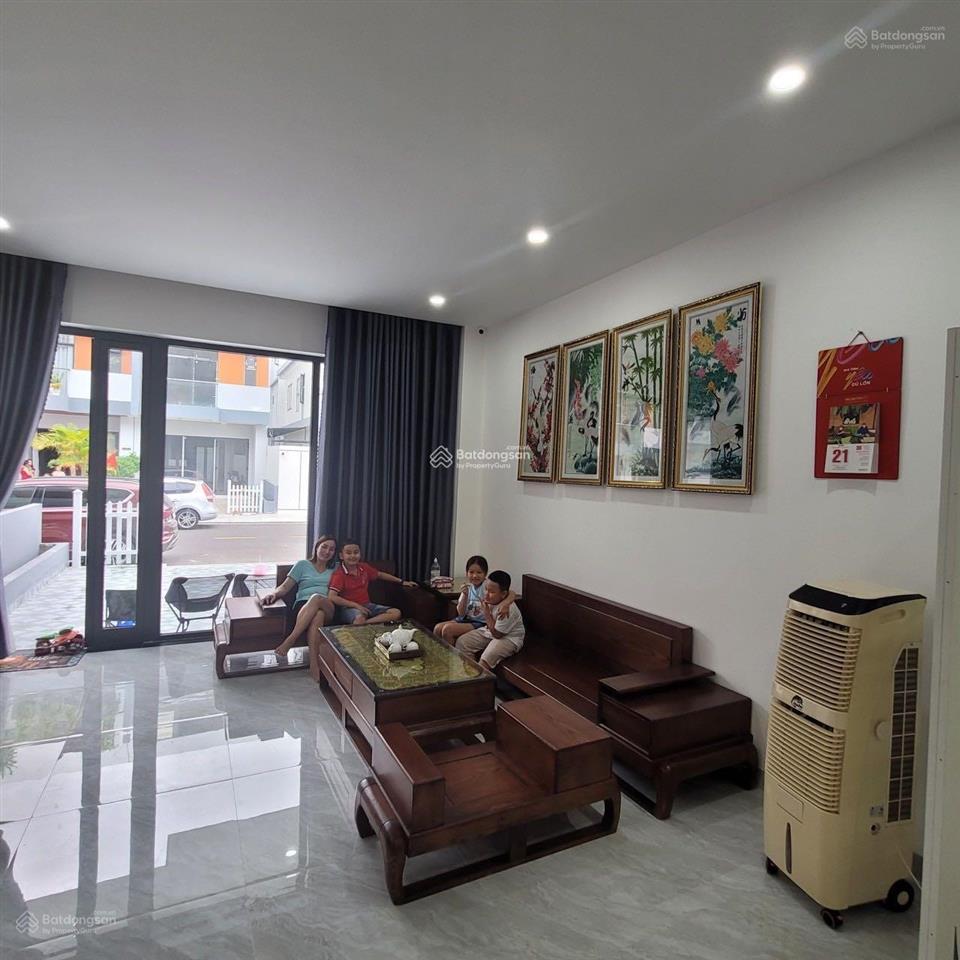 Bán nhà phố liền kề 3 tầng, 4pn, 5wc tại số 48 lk8.10, kvg the capella nha trang, 9,55 tỷ, 100m2