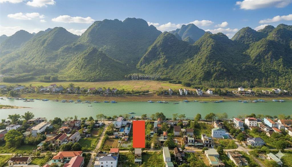 Vị thế kỳ quan đối diện trực tiếp kỳ quan thiên nhiên thế giới có 102