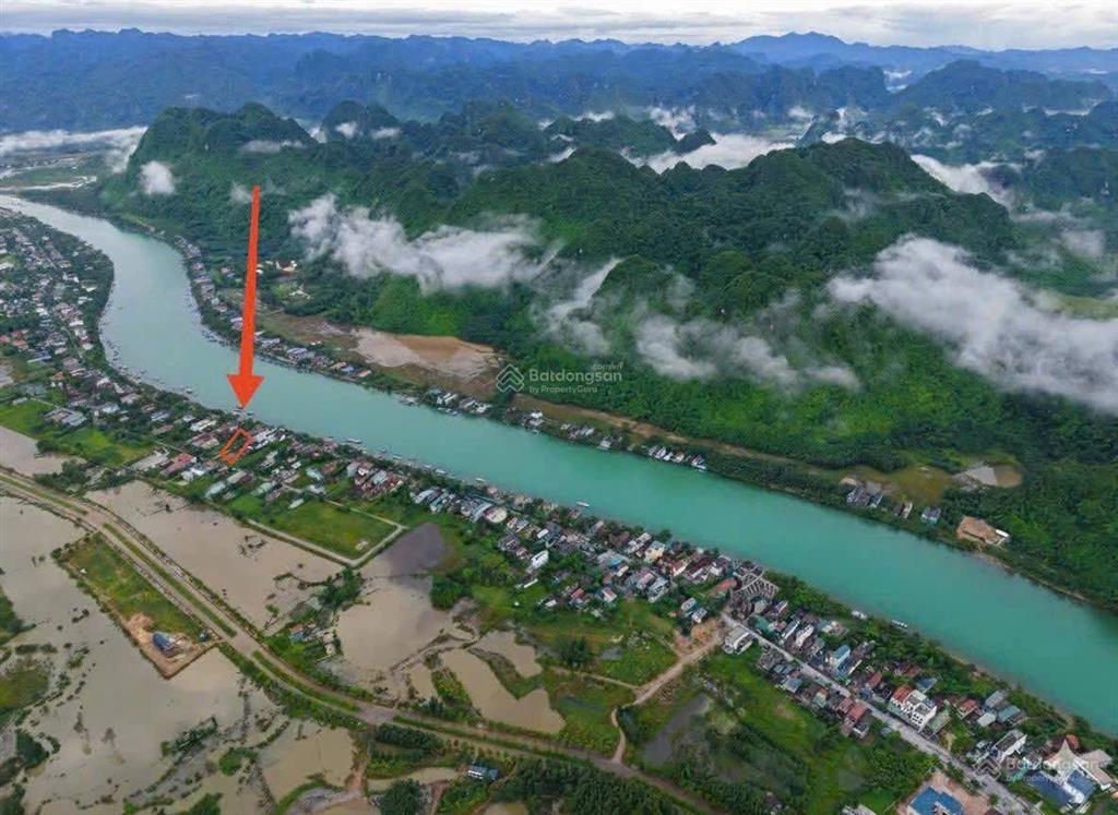 Vị thế kỳ quan đối diện trực tiếp kỳ quan thiên nhiên thế giới có 102