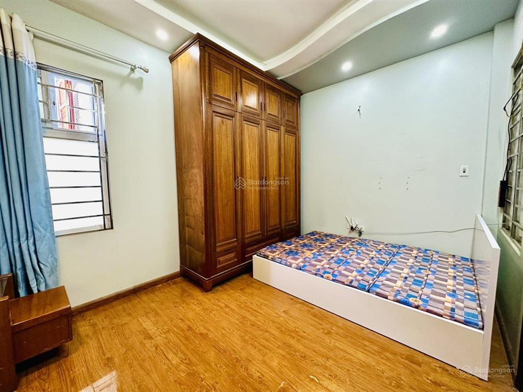 Chính chủ cho thuê phòng 301 tầng 3 nhà số 48 ngõ 50 phố võng thị. giá 2.7 triệu