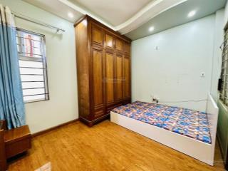 Chính chủ cho thuê phòng 301 tầng 3 nhà số 48 ngõ 50 phố võng thị. giá 2.7 triệu