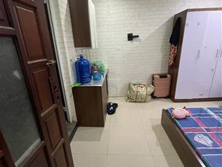 Phòng 302 nhà số 111 ngõ 32 đỗ đức dục khép kín, thang máy,phố ô tô tránh chỉ 3,2 triệu.