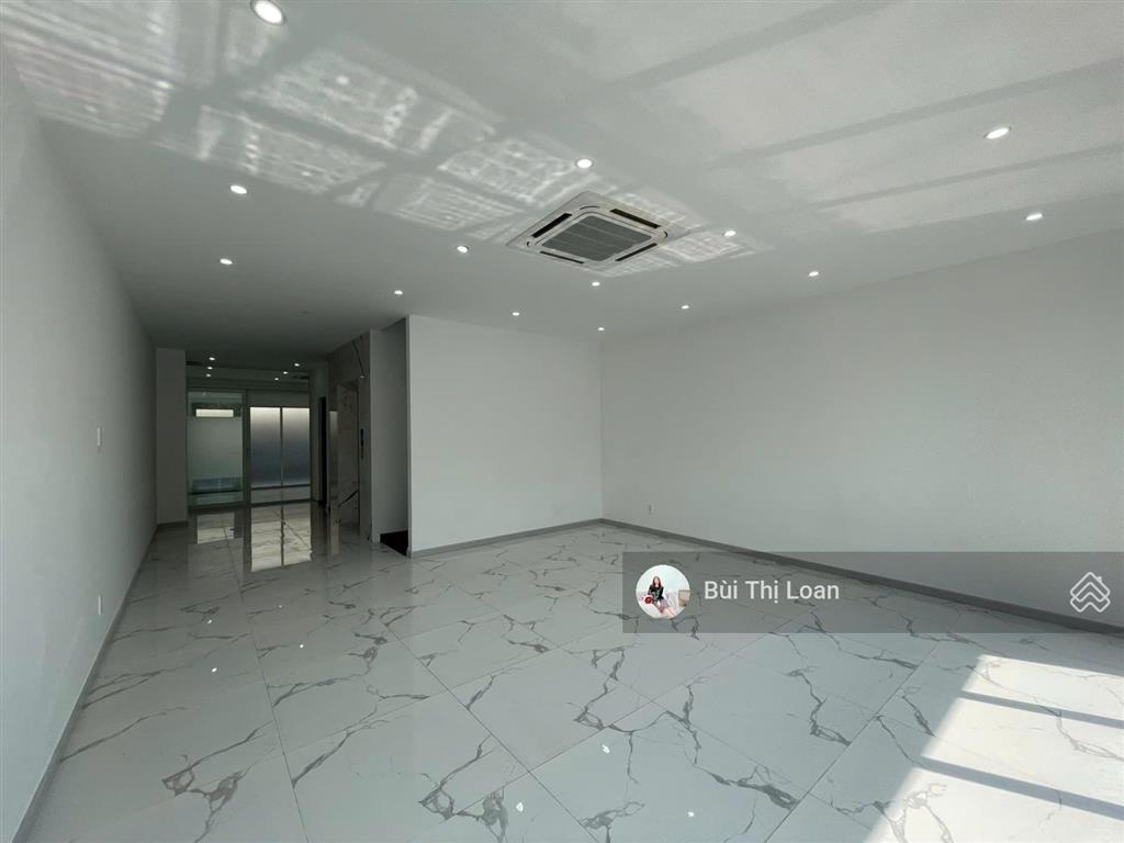 Văn phòng 85m2 tại khu đô thị sala giá 42 triệu có sảnh lễ tân, hầm để xe riêng tòa nhà