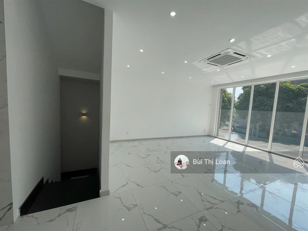 Văn phòng 85m2 tại khu đô thị sala giá 42 triệu có sảnh lễ tân, hầm để xe riêng tòa nhà