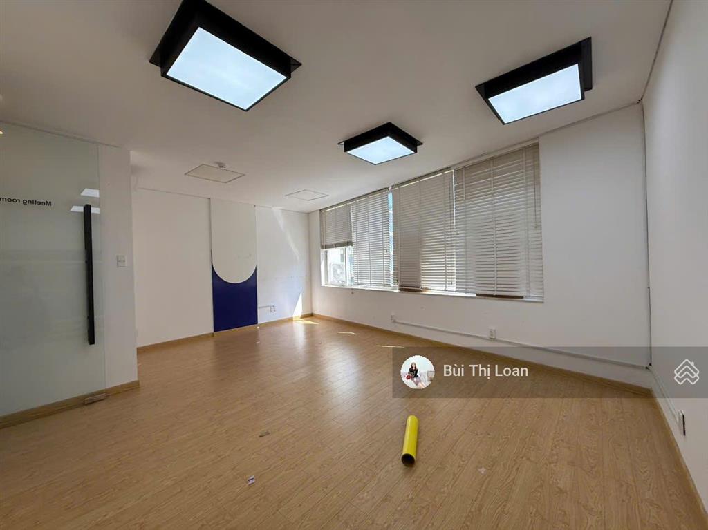 Cho thuê văn phòng 125m2  45 triệu  căn góc 3 mặt tiền