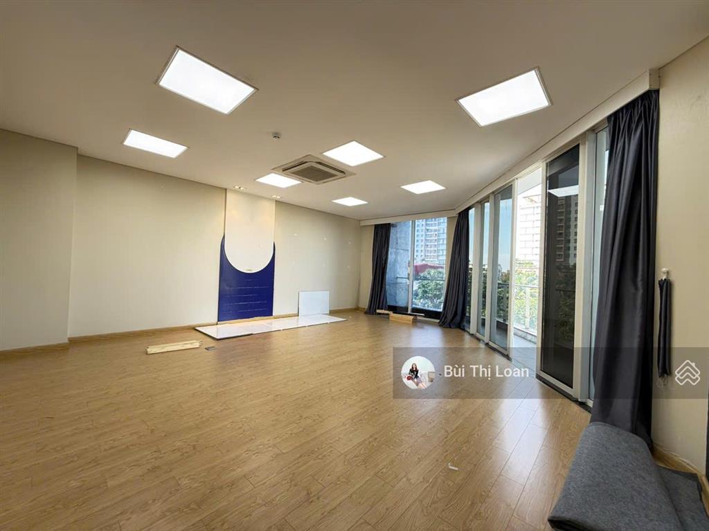 Cho thuê văn phòng 125m2  45 triệu  căn góc 3 mặt tiền