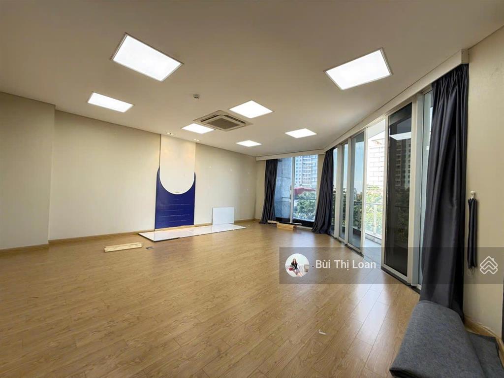 Văn phòng lớn diện tích 126m2 giá chỉ 45 triệu/tháng tại khu đô thị sala