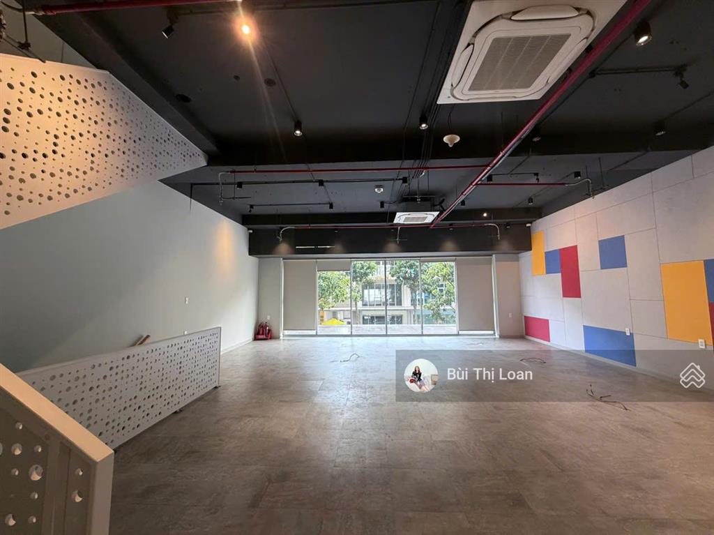 Cho thuê shophouse sala 3 tầng 240m2 giá 110 tr, e sẵn chìa khoá cho anh chị xem giờ nào cũng được