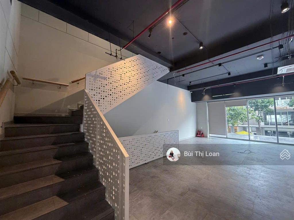 Cho thuê shophouse sala 3 tầng 240m2 giá 110 tr, e sẵn chìa khoá cho anh chị xem giờ nào cũng được