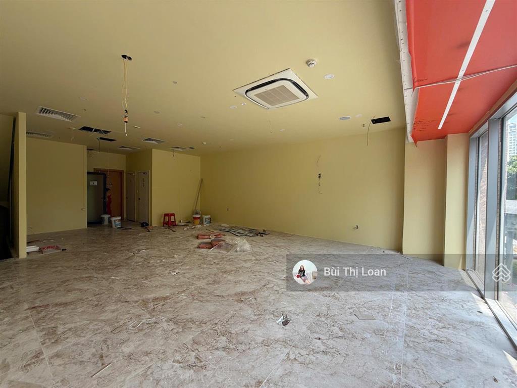 Cho thuê shophouse sala 3 tầng 240m2 sd giá 100 tr, em cầm chìa khóa a/c xem giờ nào cũng được