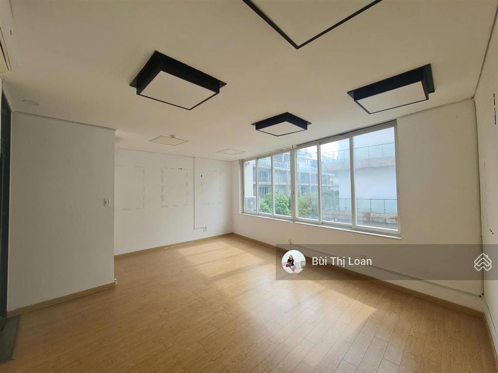 Văn phòng sala 125m2 có thang máy, máy lạnh, sảnh lễ tân hầm để xe riêng