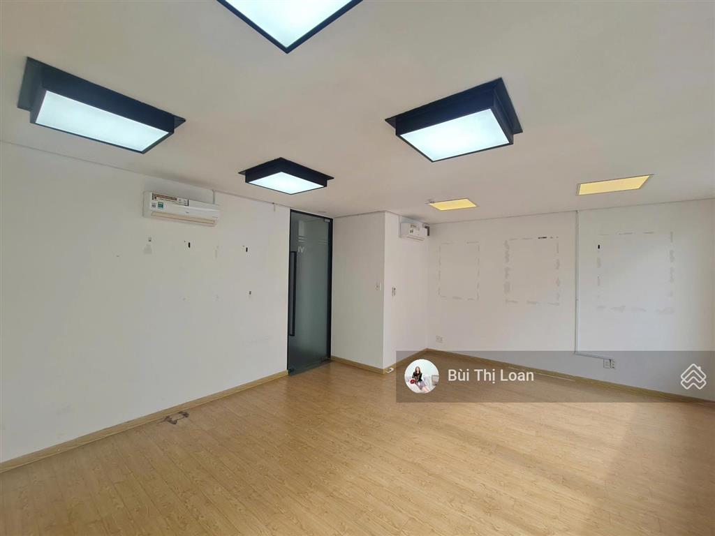Văn phòng sala 125m2 có thang máy, máy lạnh, sảnh lễ tân hầm để xe riêng