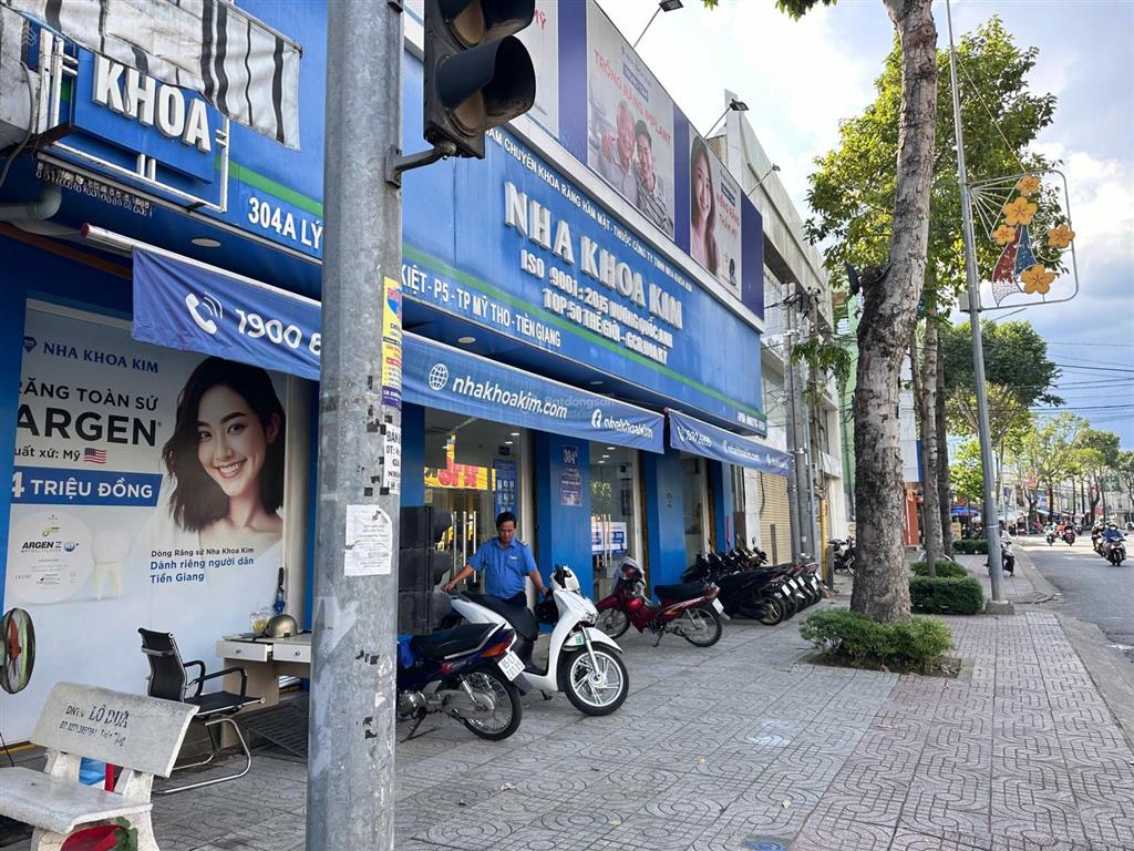 Chính chủ cho thuê nguyên khu mặt bằng 04 căn góc ngã ba trung tâm tp. mỹ tho ngang 15m dt 315m