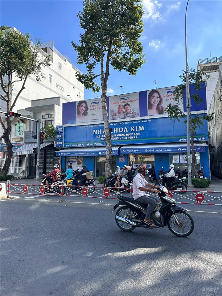 Chính chủ cho thuê nguyên khu mặt bằng 04 căn góc ngã ba trung tâm tp. mỹ tho ngang 15m dt 315m