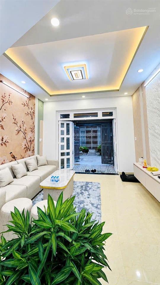 Nhà 2 lầu hẻm xe hơi, ngay ngã 4 ga