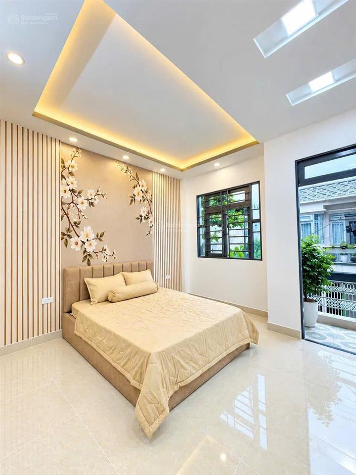 Nhà 2 lầu hẻm xe hơi, ngay ngã 4 ga