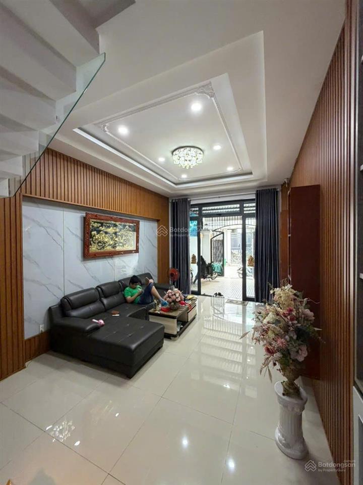 Nhà 3 lầu sec ngắn tl29, ngay ubp, trường học các cấp...