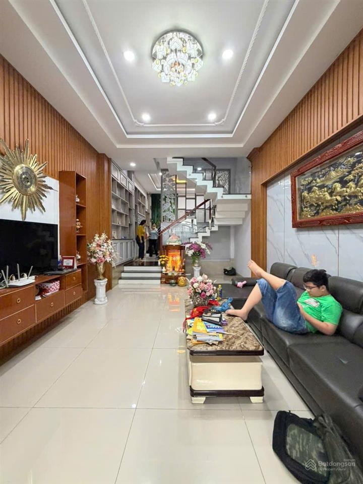 Nhà 3 lầu sec ngắn tl29, ngay ubp, trường học các cấp...