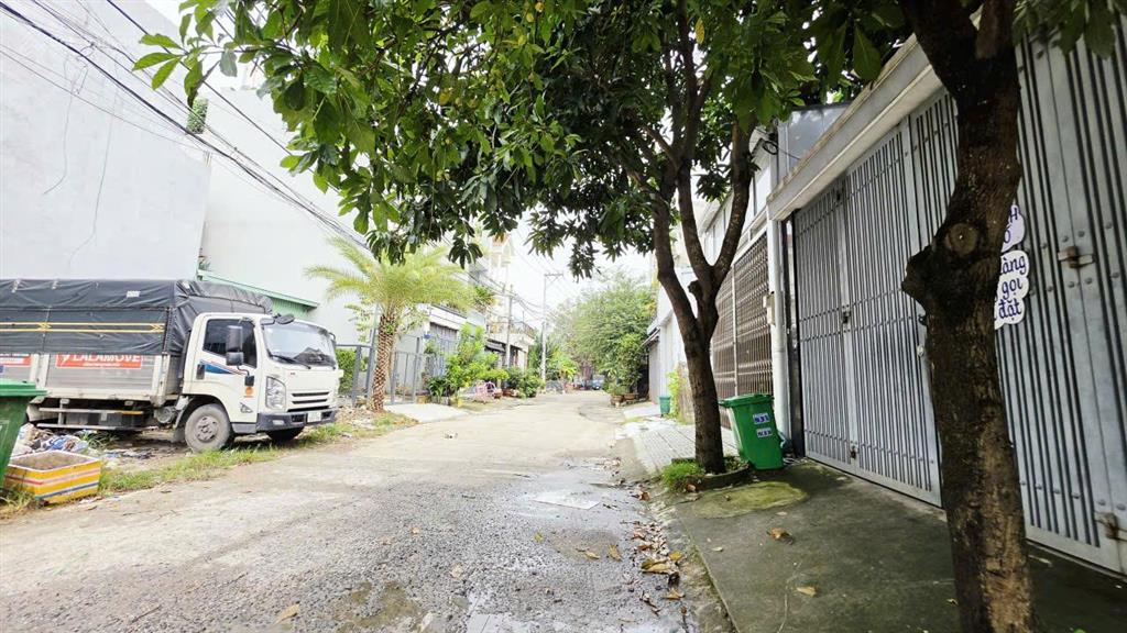 Đất đẹp 5x20,5m... ngay chợ minh phát, sec ngắn đường tx22