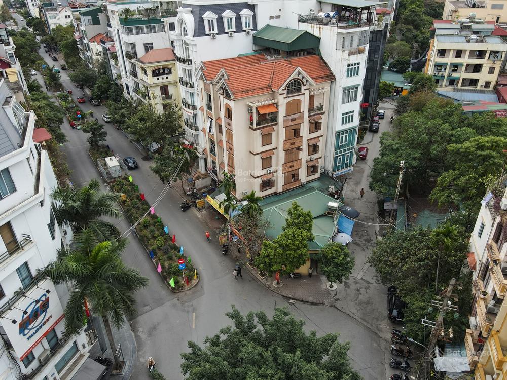 Bán gấp cặp nhà liền kề  mặt phố đặng thùy trâm  mặt tiền 14,8m  diện tích lớn  vị trí đắc địa