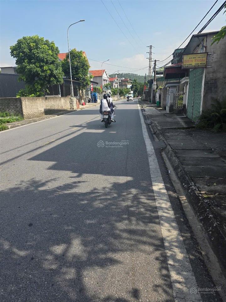 Bán đất trục chính đường bắc sơn  uông bí (nay là phường vàng danh). giá 23 triệu/ m2